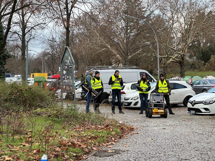 Roboter Claudi fährt autonom durch Berlin-Neukölln